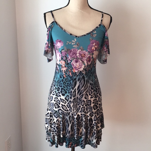 VENUS Dresses & Skirts - Venus off the shoulder dress